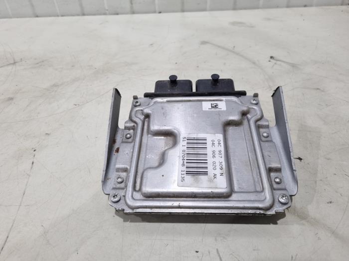 Computer Motormanagement van een Volkswagen Up! (121) 1.0 12V 60 2014