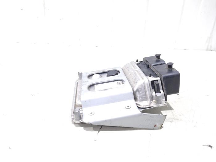 Computer Motormanagement van een Volkswagen Up! (121) 1.0 12V 60 2014