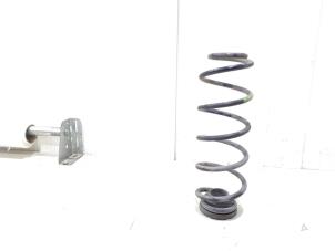 Gebruikte Veerschroef achter Volkswagen Up! (121) 1.0 12V 60 Prijs € 18,00 Margeregeling aangeboden door GEJO Revisie & Onderdelen BV