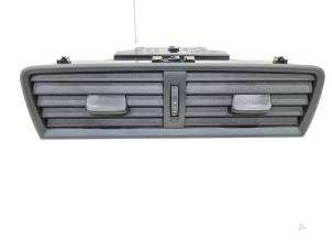 Gebruikte Luchtrooster Dashboard Skoda Fabia III (NJ3) 1.0 12V Prijs € 19,00 Margeregeling aangeboden door GEJO Revisie & Onderdelen BV