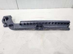 Gebruikte Bumpersteun links-achter Skoda Fabia III (NJ3) 1.0 12V Prijs € 12,00 Margeregeling aangeboden door GEJO Revisie & Onderdelen BV