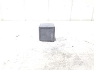 Gebruikte Relais Jaguar F-Pace 2.0 D 180 16V AWD Prijs € 4,95 Margeregeling aangeboden door GEJO Revisie & Onderdelen BV