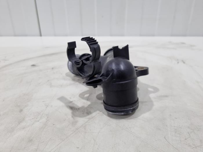 Waterpijp van een Jaguar F-Pace 2.0 D 180 16V AWD 2016