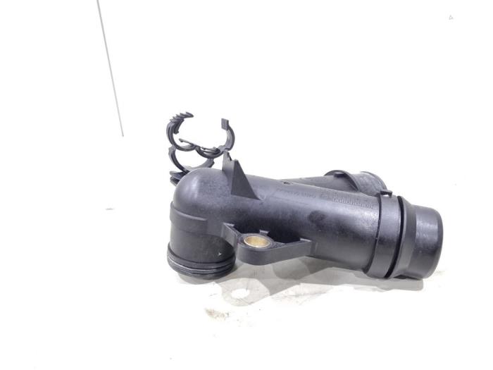 Waterpijp van een Jaguar F-Pace 2.0 D 180 16V AWD 2016