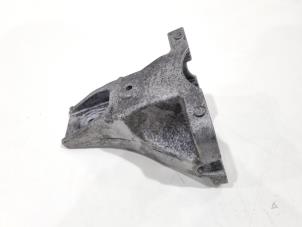 Gebruikte Motorsteun Jaguar F-Pace 2.0 D 180 16V AWD Prijs € 60,00 Margeregeling aangeboden door GEJO Revisie & Onderdelen BV