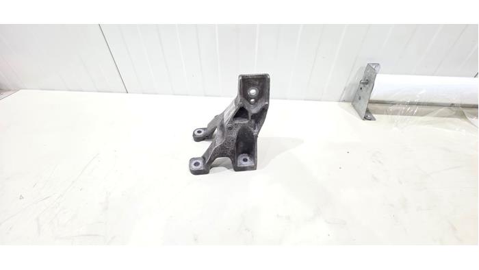 Gebruikte Motorrubber Jaguar F-Pace 2.0 D 180 16V AWD Prijs € 75,00 Margeregeling aangeboden door GEJO Revisie & Onderdelen BV