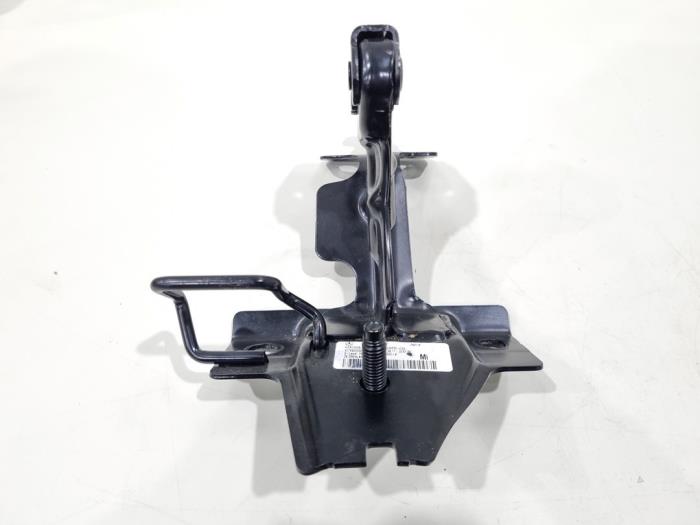 Gebruikte Stoelframe Mercedes CLA (117.3) 2.0 CLA-250 Turbo 16V 4-Matic Prijs € 19,00 Margeregeling aangeboden door GEJO Revisie & Onderdelen BV