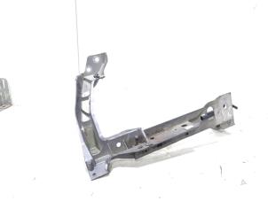 Gebruikte Koplampframe links Jaguar F-Pace 2.0 D 180 16V AWD Prijs € 150,00 Margeregeling aangeboden door GEJO Revisie & Onderdelen BV