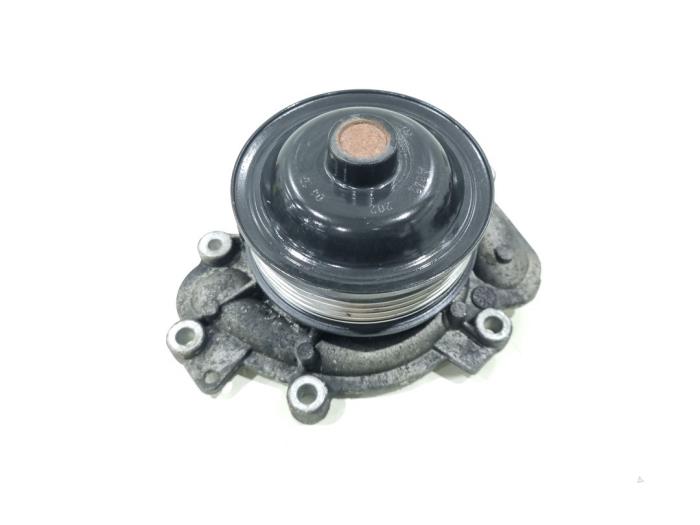 Gebruikte Waterpomp Mercedes ML II (164/4JG) 3.0 ML-280 CDI 4-Matic V6 24V Prijs € 24,00 Margeregeling aangeboden door GEJO Revisie & Onderdelen BV