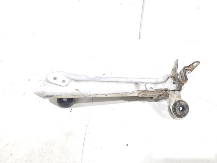 Gebruikte Hitteschild uitlaat Mercedes ML II (164/4JG) 3.0 ML-280 CDI 4-Matic V6 24V Prijs € 24,00 Margeregeling aangeboden door GEJO Revisie & Onderdelen BV