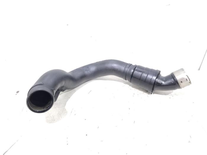Gebruikte Intercooler Buis Jaguar XE 2.0d 180 16V AWD Prijs € 45,00 Margeregeling aangeboden door GEJO Revisie & Onderdelen BV