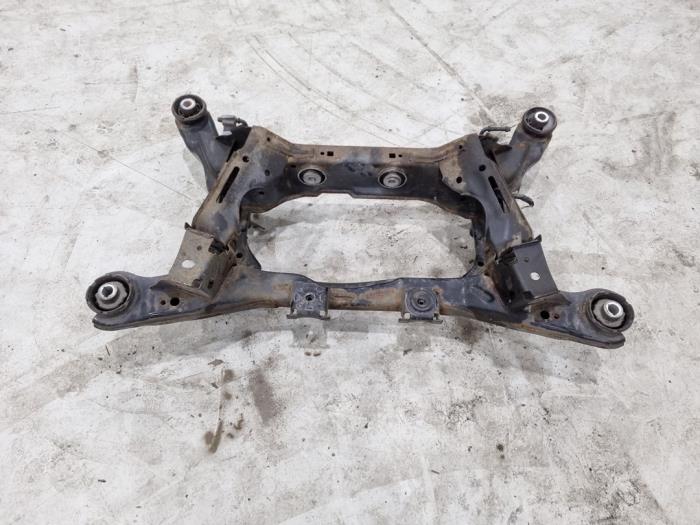 Subframe van een Jaguar XE 2.0d 180 16V AWD 2016