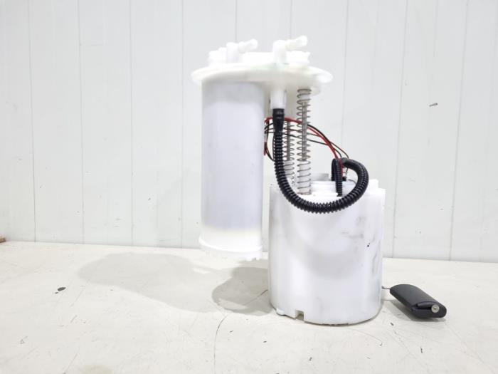 Gebruikte Tank element Pomp Hyundai i20 (BC3) 1.0 T-GDI 100 Mild Hybrid 48V 12V Prijs € 134,00 Margeregeling aangeboden door GEJO Revisie & Onderdelen BV