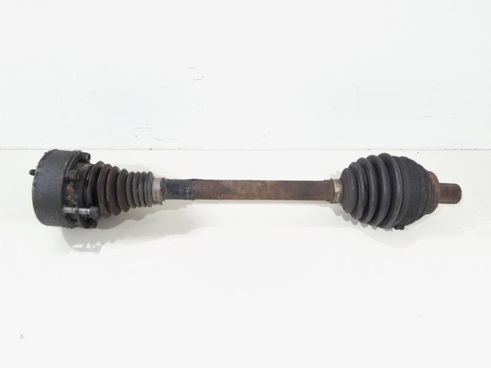 Gebruikte Aandrijfas links-voor Volkswagen Passat Variant (3C5) Prijs € 15,00 Margeregeling aangeboden door GEJO Revisie & Onderdelen BV