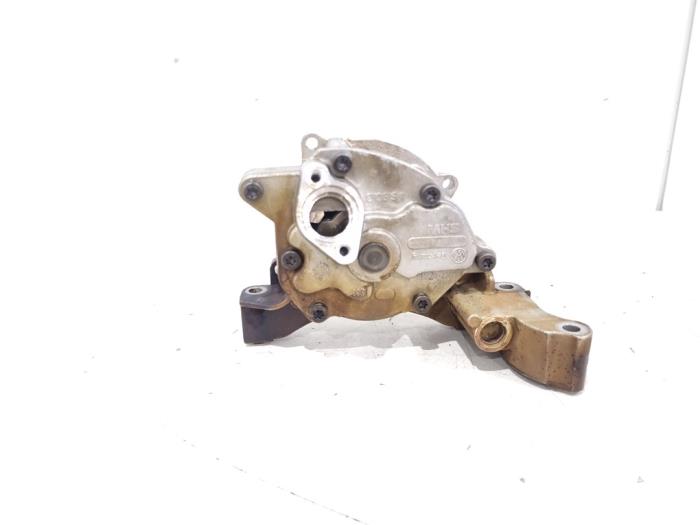 Gebruikte Oliepomp Volkswagen Passat Variant (3C5) Prijs € 49,00 Margeregeling aangeboden door GEJO Revisie & Onderdelen BV