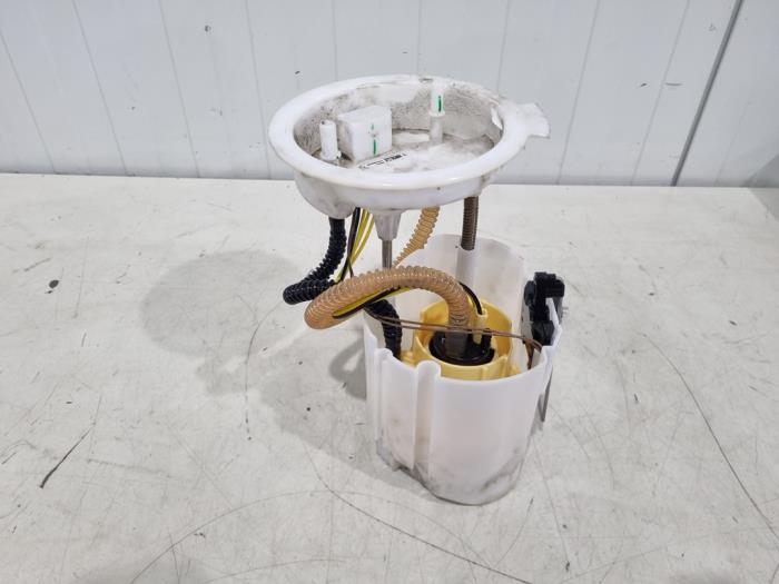 Gebruikte Tank element Pomp BMW 2 serie Active Tourer (F45) 216d 1.5 TwinPower Turbo 12V Prijs € 108,00 Margeregeling aangeboden door GEJO Revisie & Onderdelen BV