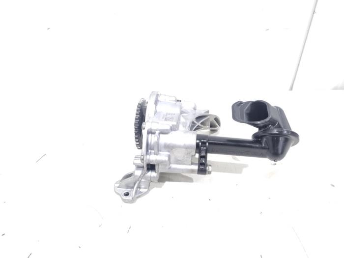 Gebruikte Oliepomp Volkswagen Golf VIII (CD1) 1.0 eTSI 12V Prijs € 70,00 Margeregeling aangeboden door GEJO Revisie & Onderdelen BV