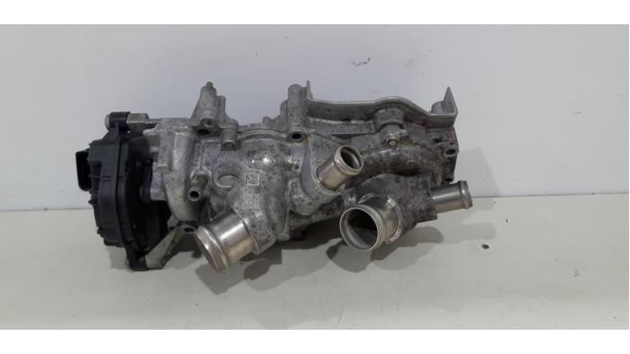 Gebruikte Waterpomp Volkswagen Golf VIII (CD1) 1.0 eTSI 12V Prijs € 49,00 Margeregeling aangeboden door GEJO Revisie & Onderdelen BV