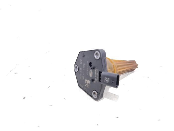 Gebruikte Oliepeil sensor Volkswagen Golf VIII (CD1) 1.0 eTSI 12V Prijs € 43,00 Margeregeling aangeboden door GEJO Revisie & Onderdelen BV