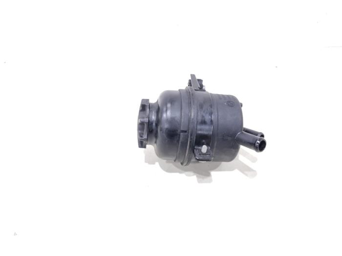 Gebruikte Servo Oliereservoir BMW X1 (E84) xDrive 18d 2.0 16V Prijs € 9,00 Margeregeling aangeboden door GEJO Revisie & Onderdelen BV