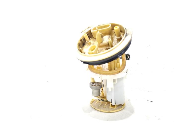 Gebruikte Tank element Pomp Audi A4 Avant (B9) 2.0 TDI 16V Prijs € 49,00 Margeregeling aangeboden door GEJO Revisie & Onderdelen BV
