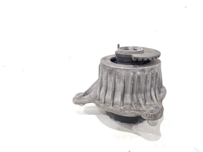 Gebruikte Motorrubber Mercedes C Estate (S205) C-220d 2.0 Turbo 16V Prijs € 14,00 Margeregeling aangeboden door GEJO Revisie & Onderdelen BV