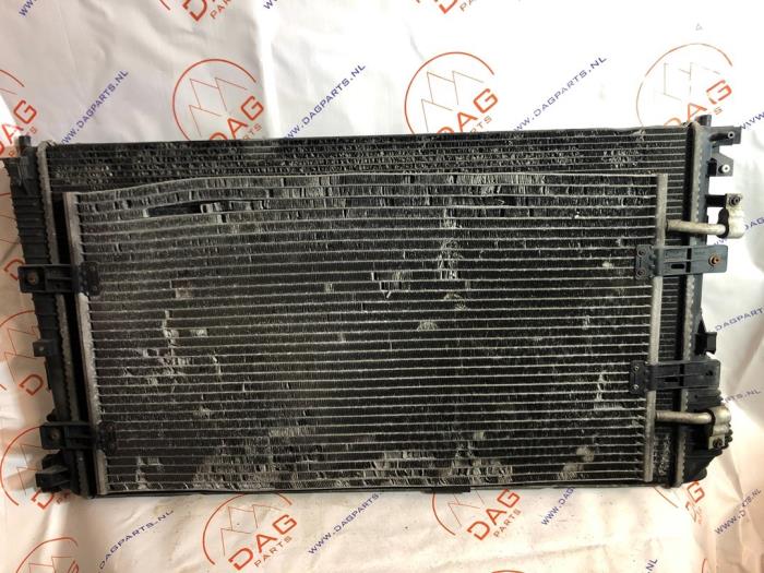 Gebruikte Radiateur Renault Trafic New (JL) 2.5 dCi 16V 115 FAP Prijs € 75,00 Margeregeling aangeboden door Dag Parts