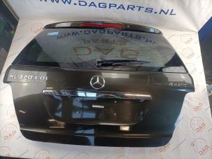 Gebruikte Achterklep Mercedes ML II (164/4JG) 3.0 ML-320 CDI 4-Matic V6 24V Prijs € 450,00 Margeregeling aangeboden door DagParts