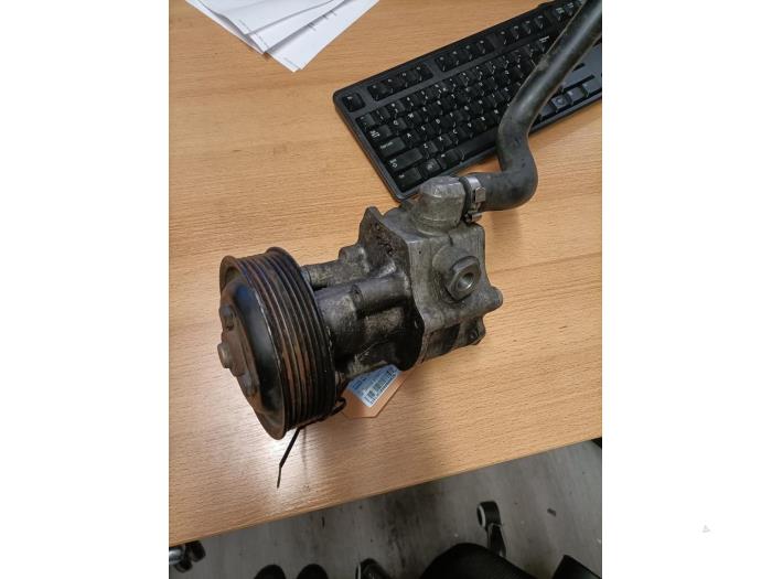 Gebruikte Pomp Servo BMW 5 serie (E60) 535Xi 32V Prijs € 65,00 Margeregeling aangeboden door Dag Parts
