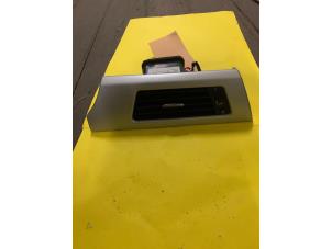 Gebruikte Luchtrooster Dashboard BMW 3 serie (E90) 318i 16V Prijs € 18,00 Margeregeling aangeboden door DagParts