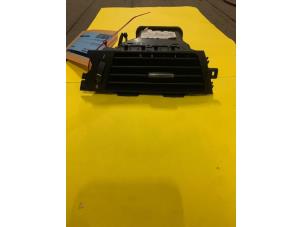 Gebruikte Luchtrooster Dashboard BMW 3 serie (E90) 318i 16V Prijs € 20,00 Margeregeling aangeboden door DagParts