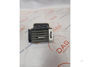 Gebruikte Luchtrooster Dashboard Landrover Range Rover Evoque (LVJ/LVS) 2.0 D 180 16V Coupe Prijs € 25,00 Margeregeling aangeboden door DagParts