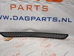 Gebruikte Grille Mercedes ML II (164/4JG) 3.0 ML-320 CDI 4-Matic V6 24V Prijs € 25,00 Margeregeling aangeboden door DagParts