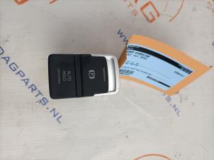 Gebruikte Handrem schakelaar Volkswagen Golf VII Variant (AUVV) 1.0 TSI 12V BlueMotion Technology Prijs € 20,00 Margeregeling aangeboden door DagParts