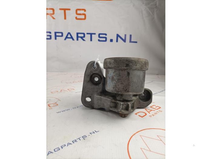 Gebruikte Motorsteun Volkswagen Transporter T5 2.5 TDi Prijs € 30,00 Margeregeling aangeboden door Dag Parts