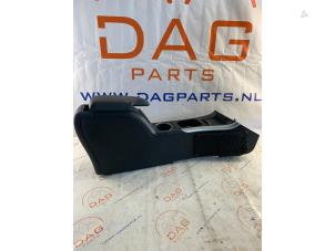Gebruikte Middenconsoles Mercedes B (W245) 2.0 B-180 CDI 16V Prijs € 95,00 Margeregeling aangeboden door DagParts