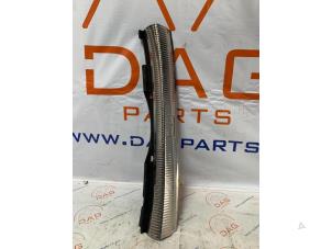 Gebruikte Afdekking slotvanger achter Audi A4 Avant (B9) 3.0 TDI V6 24V Quattro Prijs € 25,00 Margeregeling aangeboden door DagParts