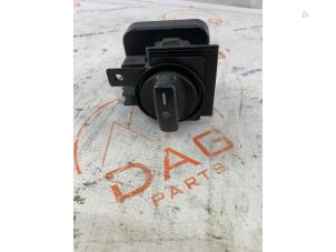 Gebruikte Schakelaar Licht Mercedes B (W245) 2.0 B-180 CDI 16V Prijs € 15,00 Margeregeling aangeboden door DagParts