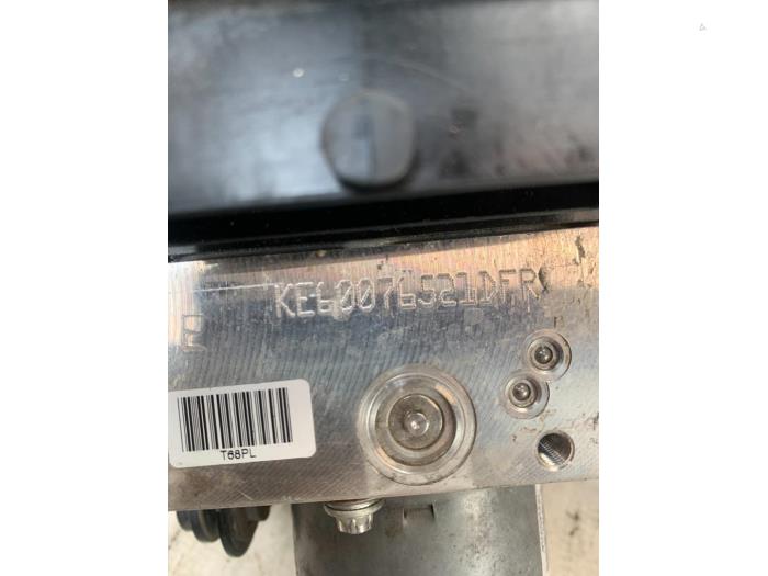 ABS Pomp van een Volkswagen Tiguan (5N1/2) 2.0 TDI 16V 4Motion 2016