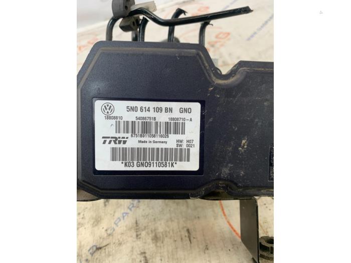 ABS Pomp van een Volkswagen Tiguan (5N1/2) 2.0 TDI 16V 4Motion 2016