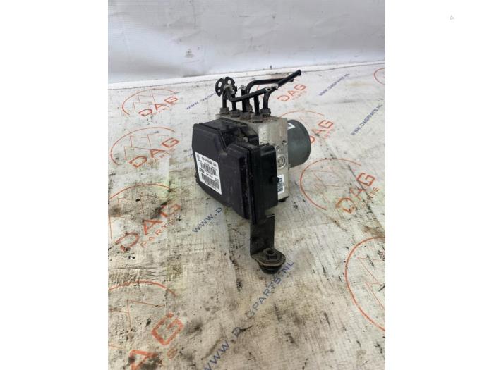 ABS Pomp van een Volkswagen Tiguan (5N1/2) 2.0 TDI 16V 4Motion 2016