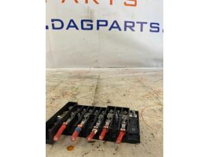 Gebruikte Zekeringkast Volkswagen Transporter T5 2.5 TDi Prijs € 20,00 Margeregeling aangeboden door DagParts