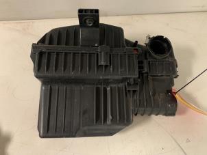 Gebruikte Luchtfilterhuis Peugeot 208 I (CA/CC/CK/CL) 1.2 Vti 12V PureTech Prijs € 29,99 Margeregeling aangeboden door DVZ Carparts