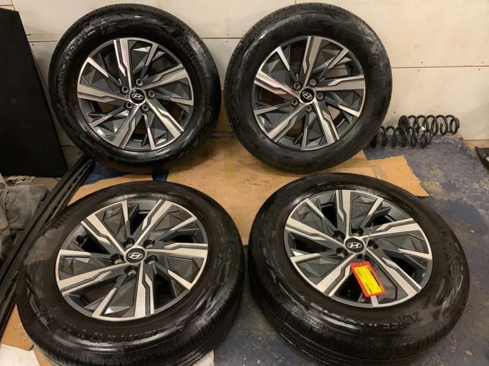 Velgen set + banden Hyundai Tucson 1.6 TGDI HEV 52910N7160 Lichtmetaal HYUNDAI