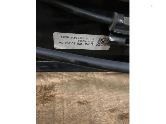 Fusee houder links-achter van een Kia Sportage (QL) 1.6 CRDi 16V 136 2018
