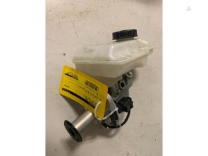 Gebruikte Hoofdremcilinder Volkswagen Golf VII (AUA) 2.0 R 4Motion 16V Prijs € 40,00 Margeregeling aangeboden door DVZ Carparts