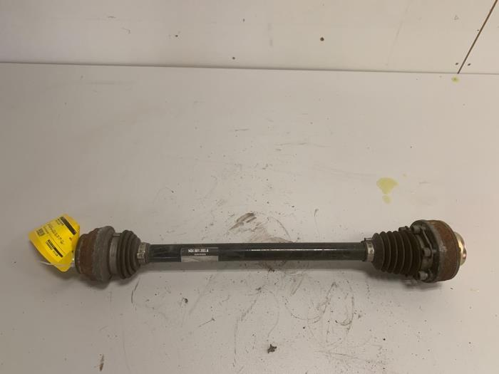 Gebruikte Aandrijfas links-achter Volkswagen Golf VII (AUA) 2.0 R 4Motion 16V Prijs € 19,95 Margeregeling aangeboden door DVZ Carparts