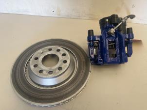 Gebruikte Remklauw (Tang) links-achter Volkswagen Golf VIII (CD1) 2.0 TSI R 16V 4Motion Prijs € 199,99 Inclusief btw aangeboden door DVZ Carparts