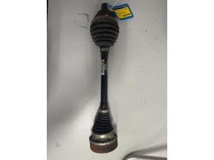 Gebruikte Aandrijfas links-voor Volkswagen Golf VII (AUA) 1.5 TSI Evo BMT 16V Prijs € 99,99 Margeregeling aangeboden door DVZ Carparts