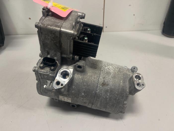 Gebruikte Aircopomp Mercedes E AMG (R238) 3.0 E-53 AMG EQ Boost 24V 4-Matic+ Prijs € 499,99 Margeregeling aangeboden door DVZ Carparts